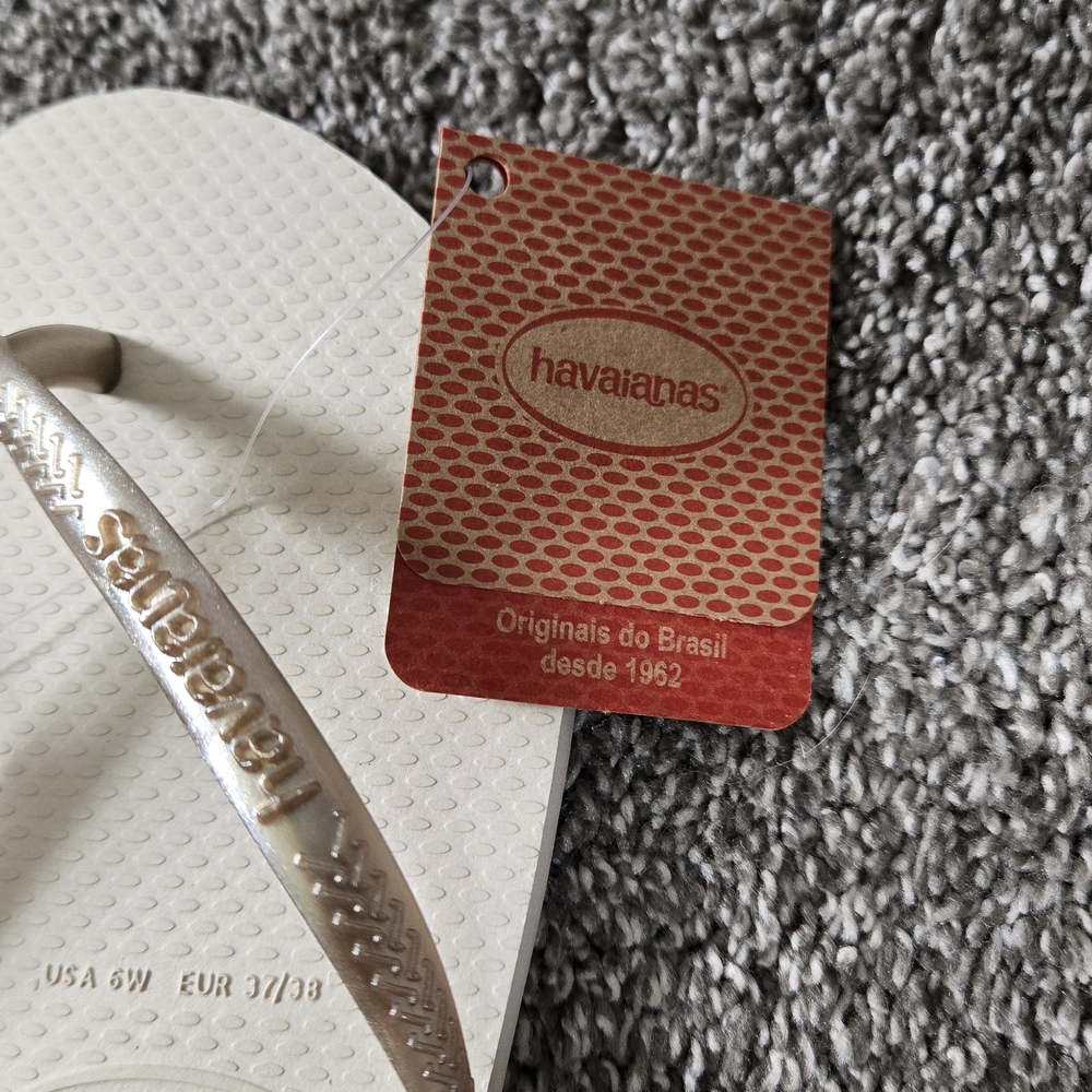 Havaianas Women's Slim Gold and White Flip Flops NEW size 6 - Picture 5 of 9